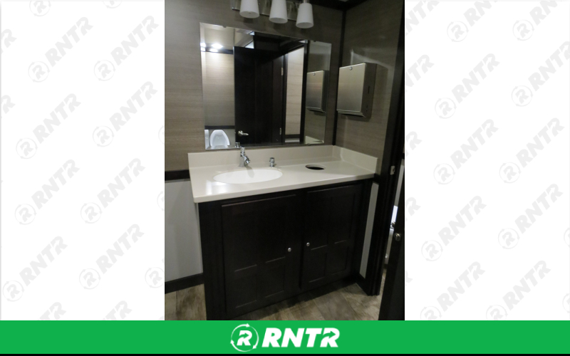Mr. Clean Luxury Restroom Trailer – For rent in springfield, ohio – Mr. Clean Portable Toilets | RNTR.com – Image 1