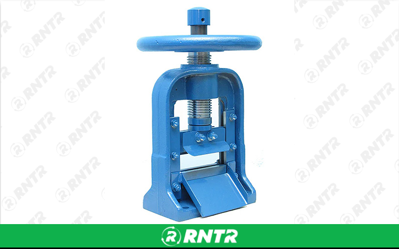 Generic Manual 3-Way Splitter - 3/8 – For rent in kenosha, wisconsin – Lees Rent It LLC | RNTR.com – Image 1