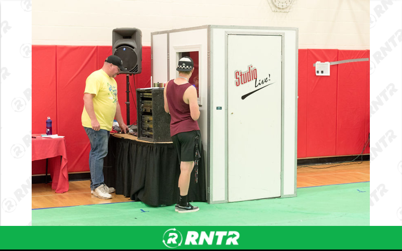 Generic Karaoke Singing Booth – For rent in spokane, washington – Entertainment Warehouse | RNTR.com – Image 1