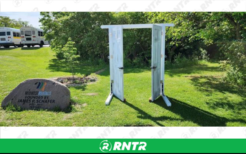 Generic WEDDING ENTRANCE DOORS – For rent in Lafayette, Indiana – Midwest Rentals Inc  | RNTR.com – Image 1